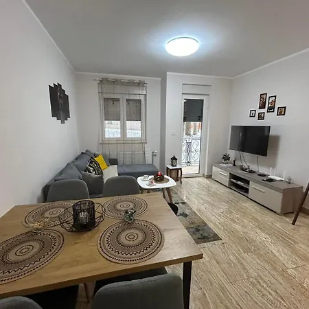 Stelavi Apartament *